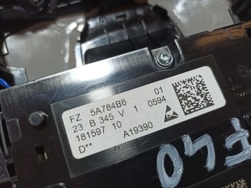BMW 1 F40 LAMPA OSVĚTLENÍ KABINY 5A784B6
