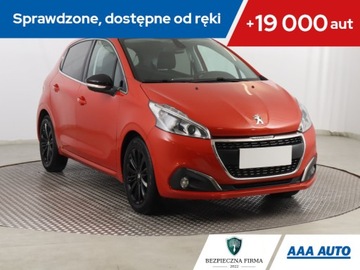 Peugeot 208 I Hatchback 5d Facelifting 1.2 PureTech 110KM 2016 Peugeot 208 1.2 PureTech, Salon Polska
