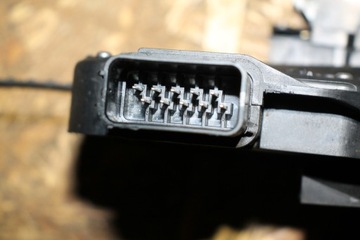 VOLVO V70 S80 XC70 XC60 ZÁMEK PRAVÝ PŘEDNÍ 31416682 31253674
