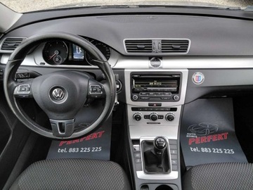 Volkswagen Passat B7 Variant 2.0 TDI CR DPF BlueMotion 140KM 2014 Volkswagen Passat Grzane fotele Klimatronik 2xPDC Alu Tempomat Hak 2.0, zdjęcie 15