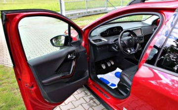 Peugeot 2008 I SUV Facelifting 1.2 PureTech 110KM 2019 Peugeot 2008 1.2 i Gt-line Navi Kamera 1 rok gwarancji 1.2 Benzyna, zdjęcie 9