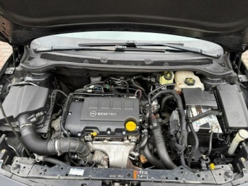 Opel Astra J Hatchback 5d 1.4 Turbo ECOTEC 120KM 2011 Opel Astra 1.4 turbo 120 KM Sportowe fotele Alu 18, zdjęcie 24