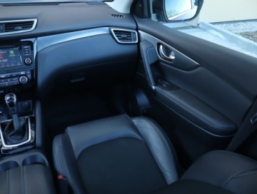 Nissan Qashqai II Crossover Facelifting 1.3 DIG-T  160KM 2018 Nissan Qashqai 1.3 DIG-T, Serwis ASO, Automat, zdjęcie 7