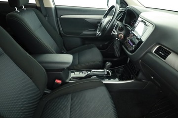 Mitsubishi Outlander III SUV Facelifting 2017 2.0 150KM 2017 Mitsubishi Outlander 2.0, Salon Polska, zdjęcie 6