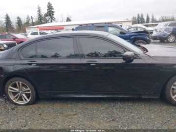 BMW Seria 7 G11-G12 2016 BMW Seria 7 2016 BMW 750I XDRIVE 4.4 Benzyna 445KM, zdjęcie 15