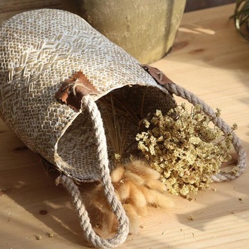 Плетеная корзина из натурального травяного ротанга, белая.