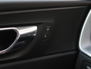 Volvo XC60 II Crossover T8 Twin Engine 407KM 2018 Volvo XC60 T8 Twin Engine, Salon Polska, zdjęcie 19