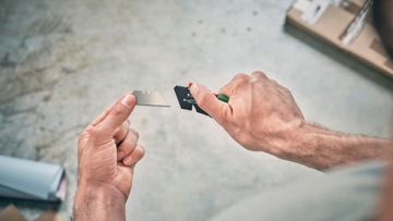 Nóż składany z 3 ostrzami trapezowymi SK5 BOSCH