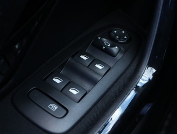 Peugeot 208 I Hatchback 5d Facelifting 1.2 PureTech 82KM 2019 Peugeot 208 1.2 PureTech, Salon Polska, Klima, zdjęcie 15