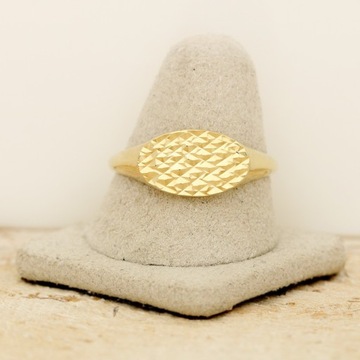 Złoty pierścionek - Zdobiony Sygnet pr.375