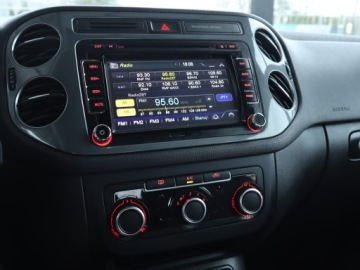 Volkswagen Tiguan I SUV Facelifting 2.0 TDI CR DPF BlueMotion 110KM 2015 VW Tiguan 2.0 TDI, Klima, Tempomat, Parktronic, zdjęcie 11