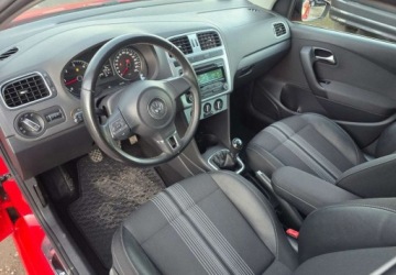 Volkswagen Polo V Hatchback 5d 1.6 TDI-CR DPF 90KM 2013 Volkswagen Polo Volkswagen Polo Match 1.6 TDI 90 KM PolSkory PDC Klimatyza, zdjęcie 28