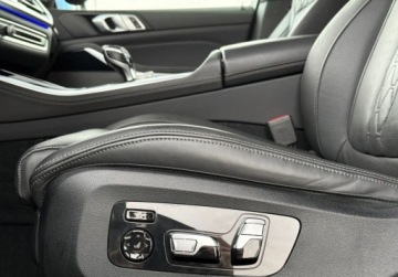 BMW X5 G05 M SUV 4.4 M50i 530KM 2022 BMW X5 I wlasciciel V8 Hak PL Gwarancja Bezwypadkowy FVAT23, zdjęcie 28