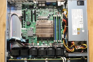 Компьютер, стоечный сервер 1U G1610T / 16 ГБ / 4x 3,5 дюйма