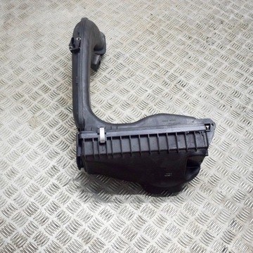 BMW 4 F32 F33 2014 POUZDRO FILTRU VZDUCHU