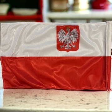 Польский флаг на мачте мотоцикла