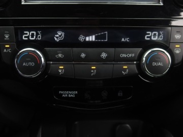 Nissan Qashqai II Crossover 1.2 DIG-T 115KM 2016 Nissan Qashqai 1.2 DIG-T, Salon Polska, zdjęcie 15