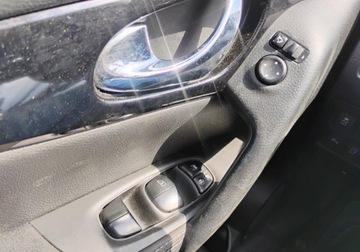 Nissan Qashqai II Crossover 1.2 DIG-T 115KM 2015 Nissan Qashqai 2015r, 1.2 Benzyna. Uszkodzony przod. Jezdzi. 1.2 Benzyna, zdjęcie 9