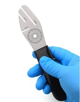 NARZĘDZIE KLUCZ DO PROSTOWANIA TARCZ HAMULCOWYCH W ROWERZE ROWEROWYCH