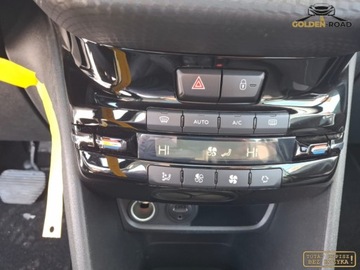 Peugeot 2008 I SUV Facelifting 1.2 PureTech 110KM 2016 Peugeot 2008 1,2 benz . 110 KM panorama navi automat podgrz.fot. alu oplac, zdjęcie 14