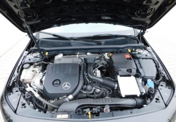 Mercedes Klasa A W177/V177 Hatchback 1.3 160 109KM 2020 Mercedes-Benz Klasa A z Gwarancja Bezwypadkowy 100 Stan Wzorcowy 1.3, zdjęcie 17