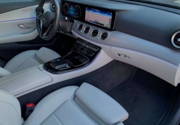 Mercedes Klasa E W213 Kombi Plug-in Facelifting 2.0 E300de 306KM 2021 Mercedes-Benz Klasa E 2.0 D 306KM PHEV PLUG-IN 4MATIC FV MARZA Serwis ASO, zdjęcie 4