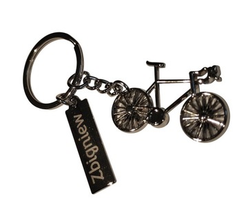 Двойная гравировка на брелок с надписью-посвящением имени.