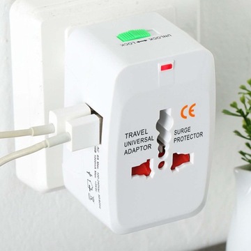 Универсальный адаптер Адаптерные розетки США Великобритания ЕС AUST Зарядное устройство + 2x USB