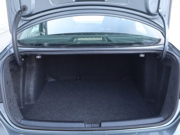 Volkswagen Jetta VI Sedan 1.6 TDI CR DPF 105KM 2011 VW Jetta 1.6 TDI, Klima, Klimatronic, Parktronic, zdjęcie 13