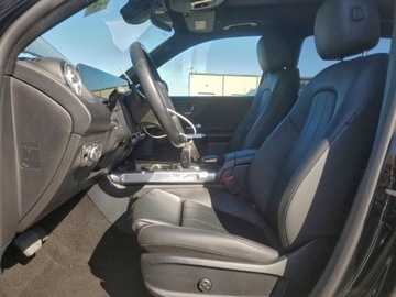 Mercedes GLB 2023 Mercedes-Benz GLB 250 2023 2.0L 2.0 Benzyna 221KM, zdjęcie 7