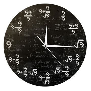 Rustykalny zegar wiszący na ścianie w klasie Wzór matematyczny