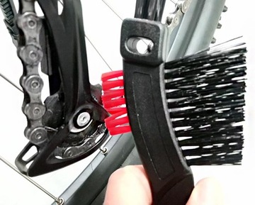 ЩЕТКА BIKE-HAND YC-790 ДЛЯ ЧИСТКИ ЦЕПНОЙ КАССЕТЫ ПЕРЕКЛЮЧАТЕЛЯ