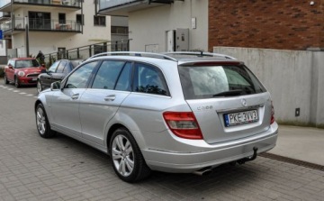 Mercedes Klasa C W204 Kombi T204 1.8 200 CGI BlueEFFICIENCY 184KM 2010 Mercedes-Benz Klasa C 1,8 (184KM) Automat 1.8 Benzyna 184KM, zdjęcie 2
