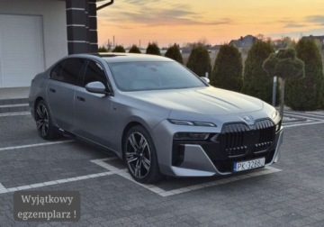 BMW Seria 7 G70 2023 BMW Seria 7 740i benzyna - 399 KM 3.0 Benzyna 326KM