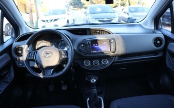 Toyota Yaris III Hatchback 5d Facelifting 2017 1.5 Dual VVT-iE 111KM 2017 Toyota Yaris Tempomat , Bluetooth , Czujniki cofania, Wielof. kierownica., zdjęcie 4