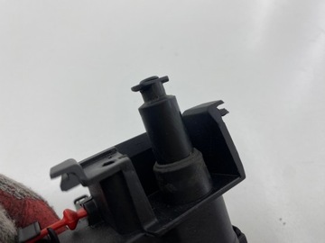 Siłownik Klapki Wlewu Paliwa Audi A5 8T - Komplet