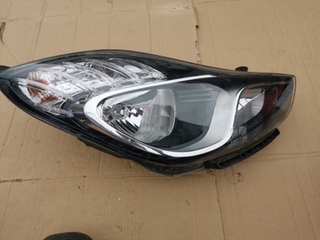 Hyundai IX20 lampa przod przednia prawa 921021kxxx