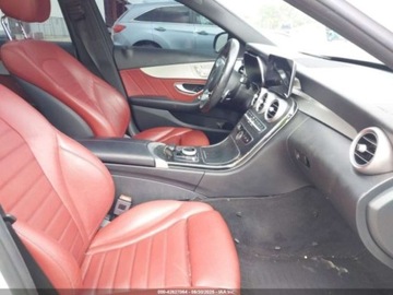 Mercedes Klasa C W205 2019 Mercedes-Benz Klasa C 2019 Mercedes-Benz C-Class C 300 4MATIC Sedan 2.0, zdjęcie 4