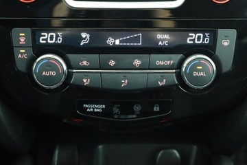 Nissan Qashqai II Crossover Facelifting 1.2 DiG-T 115KM 2018 Nissan Qashqai 1.2 DIG-T, Salon Polska, Klima, zdjęcie 14