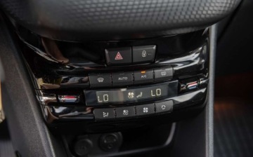 Peugeot 2008 I SUV Facelifting 1.6 BlueHDi 99KM 2016 Peugeot 2008 1.6eHDI 100KM Allure Perla Skora Ledy Navi Alu Full 1.6, zdjęcie 20