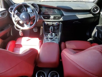 Alfa Romeo Giulia II Sedan Facelifting 2.0 Turbo 280KM 2023 Alfa Romeo Giulia 2023, 2.0L, 4x4, TI, po gradobiciu 2.0 Benzyna 280KM, zdjęcie 6