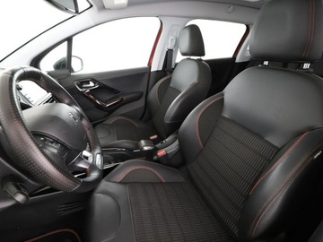 Peugeot 2008 I SUV Facelifting 1.2 PureTech 110KM 2018 Peugeot 2008 GT-Line automat panorama navi PDC, zdjęcie 12