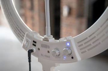 Светодиодная кольцевая лампа Newell RL-18A - WB (3200 K - 5500 K) - Arctic White