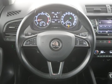 Skoda Fabia III Hatchback Facelifting 1.0 TSI 110KM 2019 Skoda Fabia 1.0 TSI, DSG, Klima, Klimatronic, zdjęcie 15