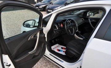 Opel Astra J Sports Tourer 1.4 Twinport ECOTEC 100KM 2012 Opel Astra 150 JAHRE Benzyna Tempomat Cz. parkowania Klimatyzacja 1.4 100KM, zdjęcie 11