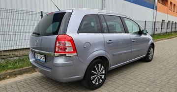 Opel Zafira B 1.8 ECOTEC 140KM 2009 Opel Zafira 1.8 Benzyna 140ps. Ksenon Benzyna 7-0sob 1.8 Benzyna 140KM, zdjęcie 3