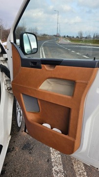 Volkswagen Caravelle T5 Caravelle Facelifting długi rozstaw osi 2.0 TDI 140KM 2011 Vw t5.1 2,0tdi 140KM DSG long Skóry Alkantary Gwint Alu 20&quot; audio JEDYNY!!!, zdjęcie 4