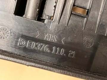 MERCEDES W203 КУПЕ ТУННЕЛЬ ПОДЛОКОТНИКА E037611021