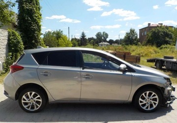 Toyota Auris II 2016 Toyota Auris Okazja 1.8 Hybryda 100KM, zdjęcie 12