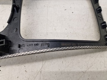 RÁMEČEK PŘEVODOVKY ŘAZENÍ VOLIČE MERCEDES W203 CL